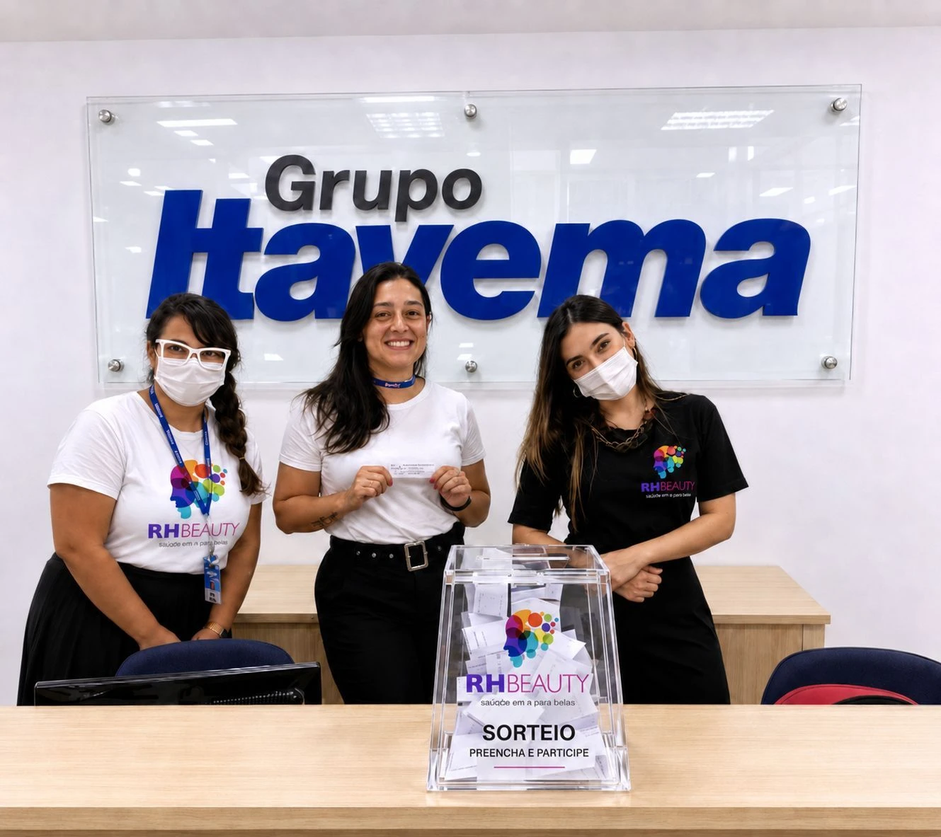 Equipe em ação corporativa de bem-estar no Grupo Itapema